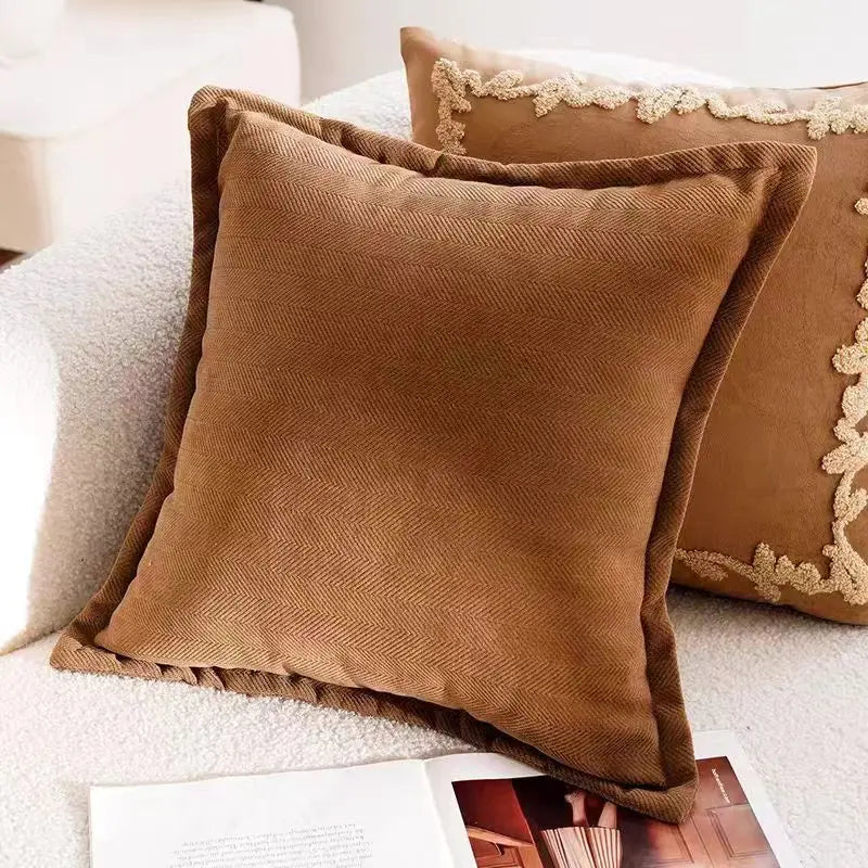 Nordura – Brun Boho Pyntepudebetræk med Tuftede Detaljer & Skjult Lynlås