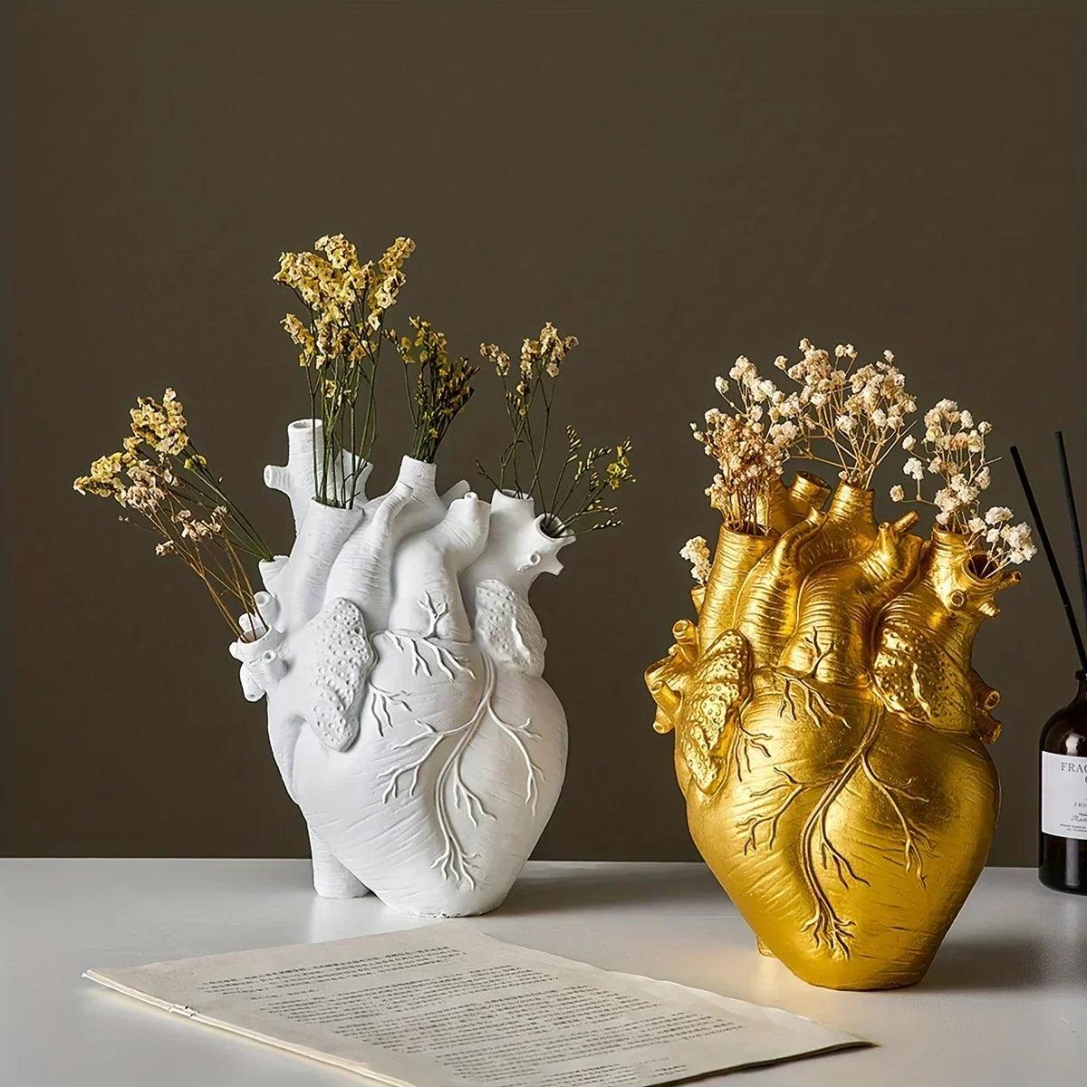 ElvaseLove – Hjerteformet Keramisk Vase til Moderne Boligindretning