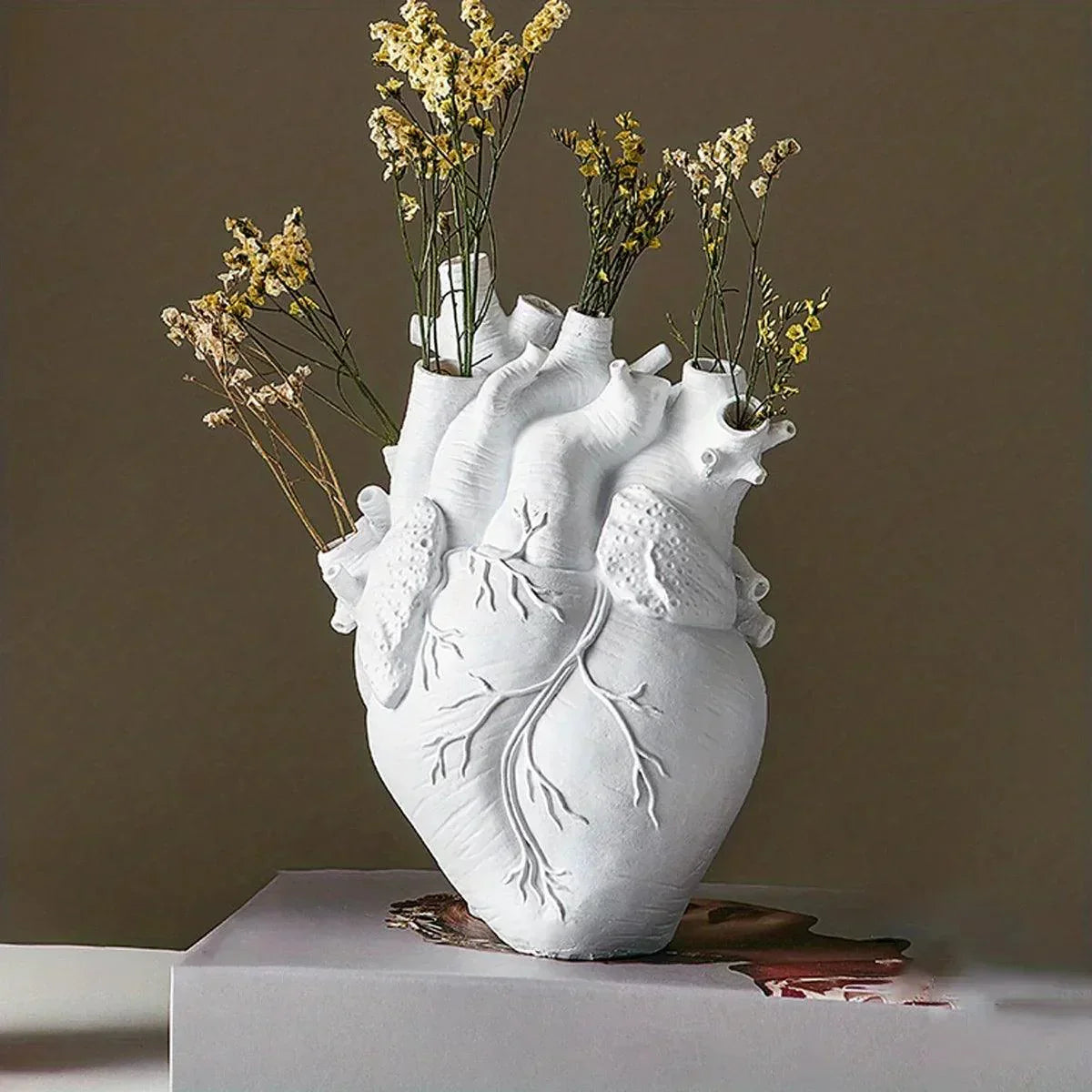 ElvaseLove – Hjerteformet Keramisk Vase til Moderne Boligindretning